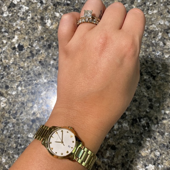 Gucci G-Timeless Bracelet Watch, 27mm in Gold - Picture 8 of 9